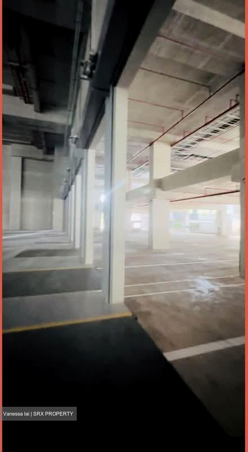 Toh Guan Centre (D22), Warehouse #581727001